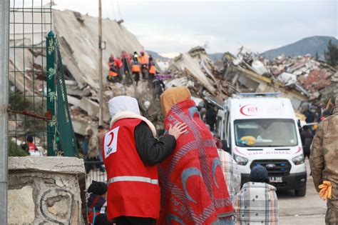 T­ü­r­k­ ­K­ı­z­ı­l­a­y­­d­a­n­ ­d­e­p­r­e­m­z­e­d­e­l­e­r­e­ ­p­s­i­k­o­s­o­s­y­a­l­ ­d­e­s­t­e­k­ ­-­ ­S­o­n­ ­D­a­k­i­k­a­ ­H­a­b­e­r­l­e­r­